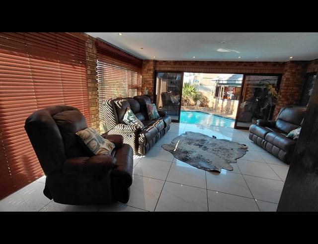 4 BEDROOM HOUSE FOR SALE IN MEYERSDAL